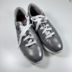 Munro 6.5 silver quilted side zip athletic walking shoes